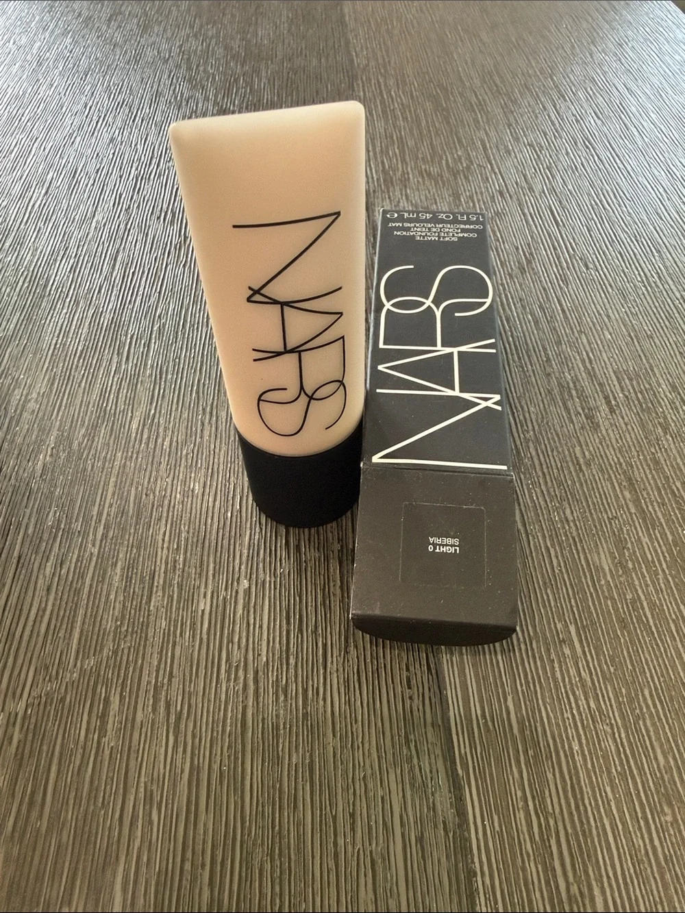 Light 0 - Nars Soft Matte Complete Foundation